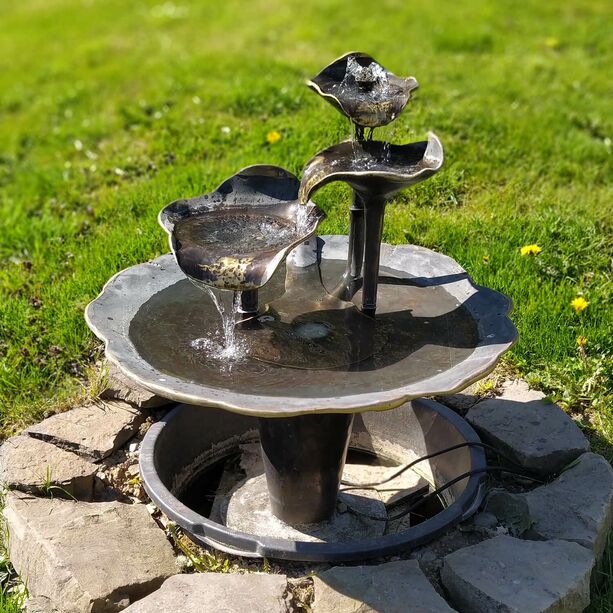 Brunnen aus Schmiedebronze mit Blttern - handwerkliches Unikat - Etorurau