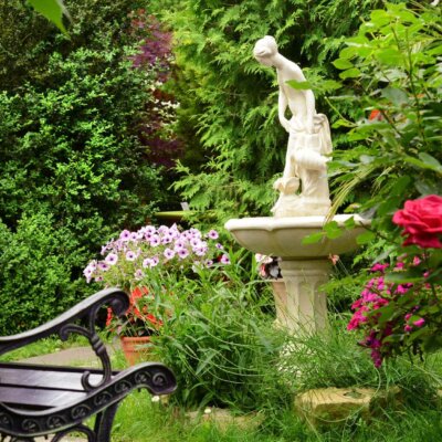 Gartenbrunnen als Highlight im Garten