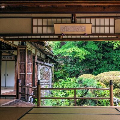 Sicht aus einem japanischen Pavillon