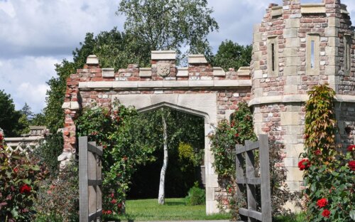 Gartenruine selber bauen: Bausatz & Anleitung mit Beispiel-Bildern