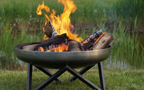 Feuerschalen/-Körbe aus Edelstahl  Gusseisen & Co. für den Garten