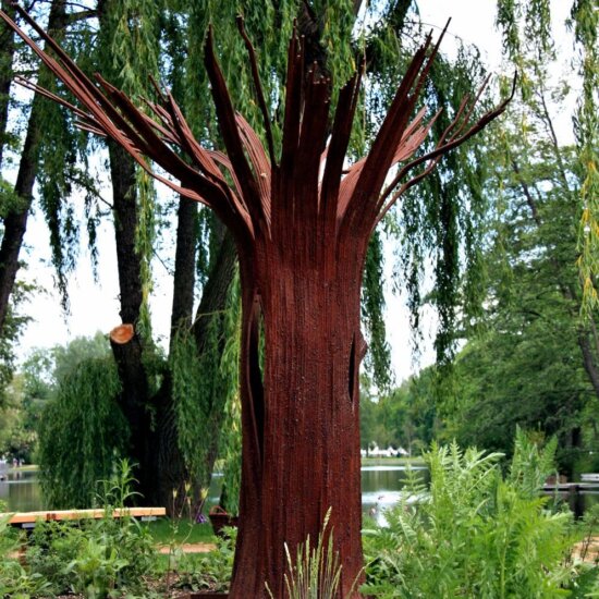Rostige Skulptur für den modernen Garten