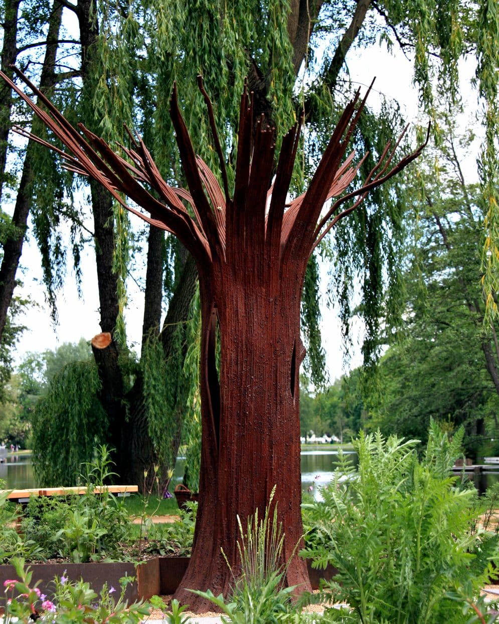 Rostige Skulptur für den modernen Garten