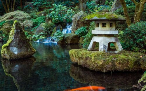 Japanische Steinlaternen und ihre Bedeutung im asiatischen Garten