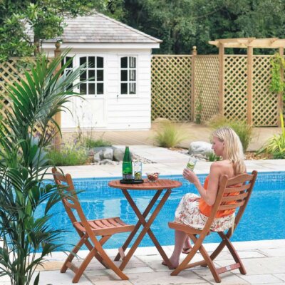 Kleine Sitzgruppe am Pool