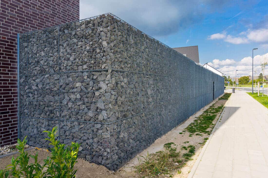 Gabionenmauer als Sichtschutz