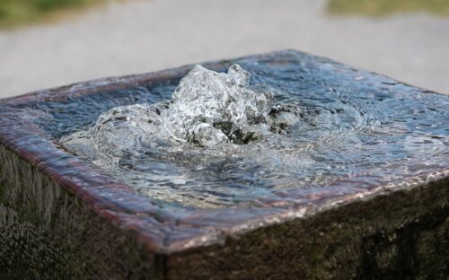Gartenbrunnen aus Stein selber bauen