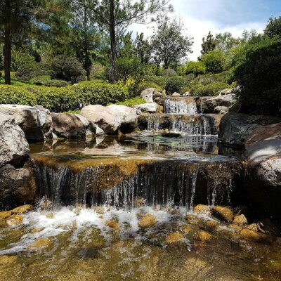Wasserfall mit großen Stufen