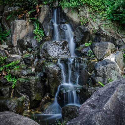 Wasserfall groß und wild