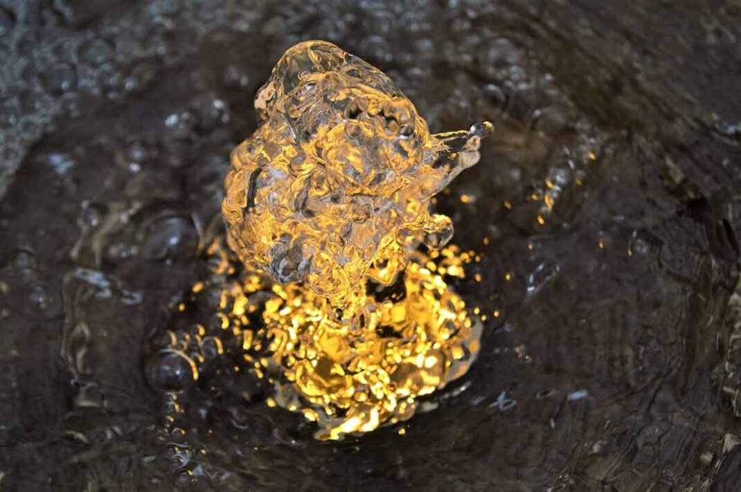 Beleuchteter Brunnen aus Edelstahl