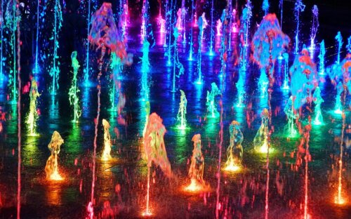 Gartenbrunnen mit LED-Beleuchtung & Solar