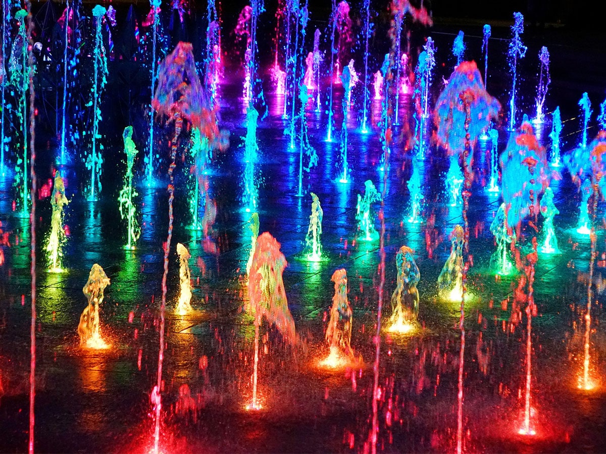 Gartenbrunnen Zierbrunnen Springbrunnen Wasserspiel LED-Beleuchtung Polyresin 