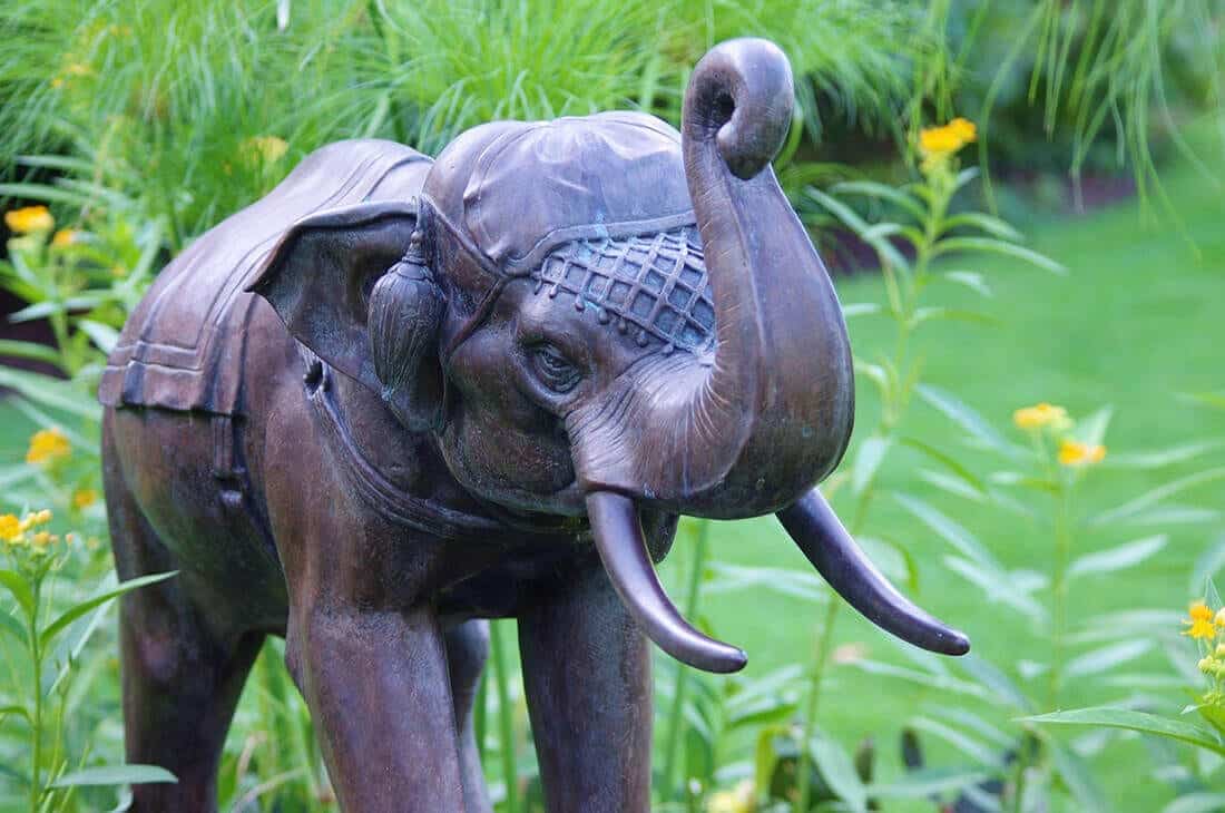 Thailändischer Elefant als Gartenskulptur