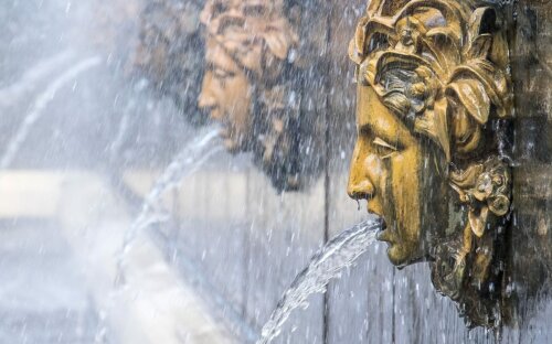 Wasserspeier im Teich – 20 Bilder mit Figuren