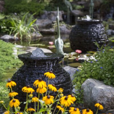 Sprudelndes Wasser an einem Wasserspiel