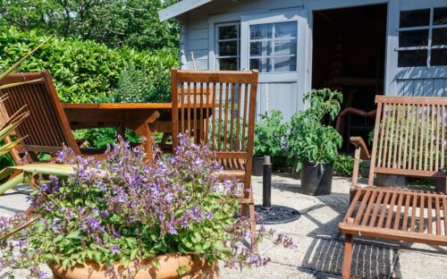 Gartenhaus-Fenster selber einbauen