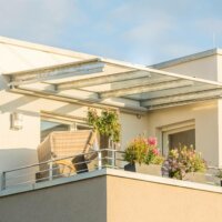 Bepflanzter Balkon in der Abendsonne © schulzfoto - Fotolia.com