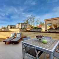 Dachterrassen-Stil zwischen modern und rustikal © Shutterstock.com - Artazum