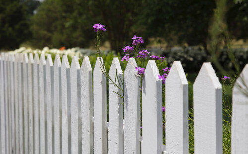 Gartenzaun selber bauen ▷ Anleitung & 25 Top-Ideen im Überblick