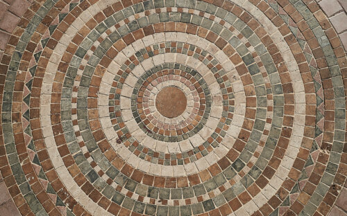 Pflastersteine verlegen – Anleitung mit Unterbau + Kosten