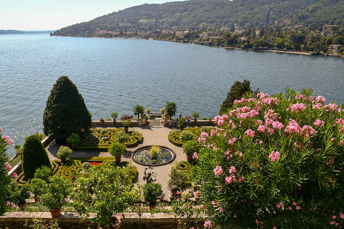 Mediterraner Garten mit Oleander