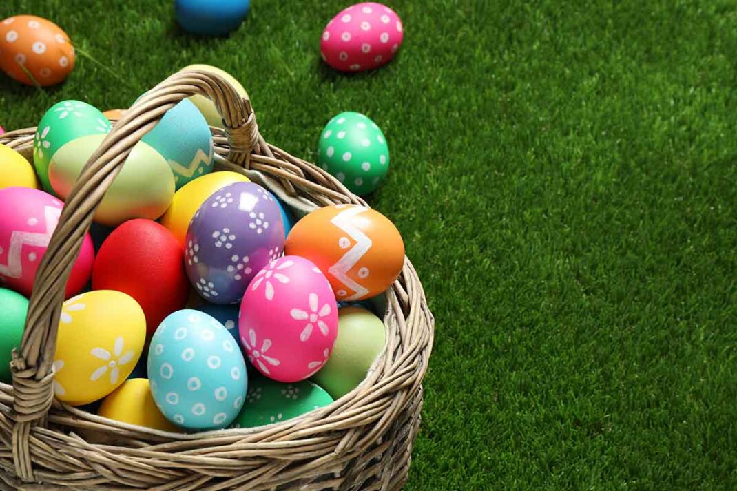 fröhliche und schöne ostergrüsse in verschiedenen sprachen auf deutsch, englisch, spanisch, italienisch, auf polnisch