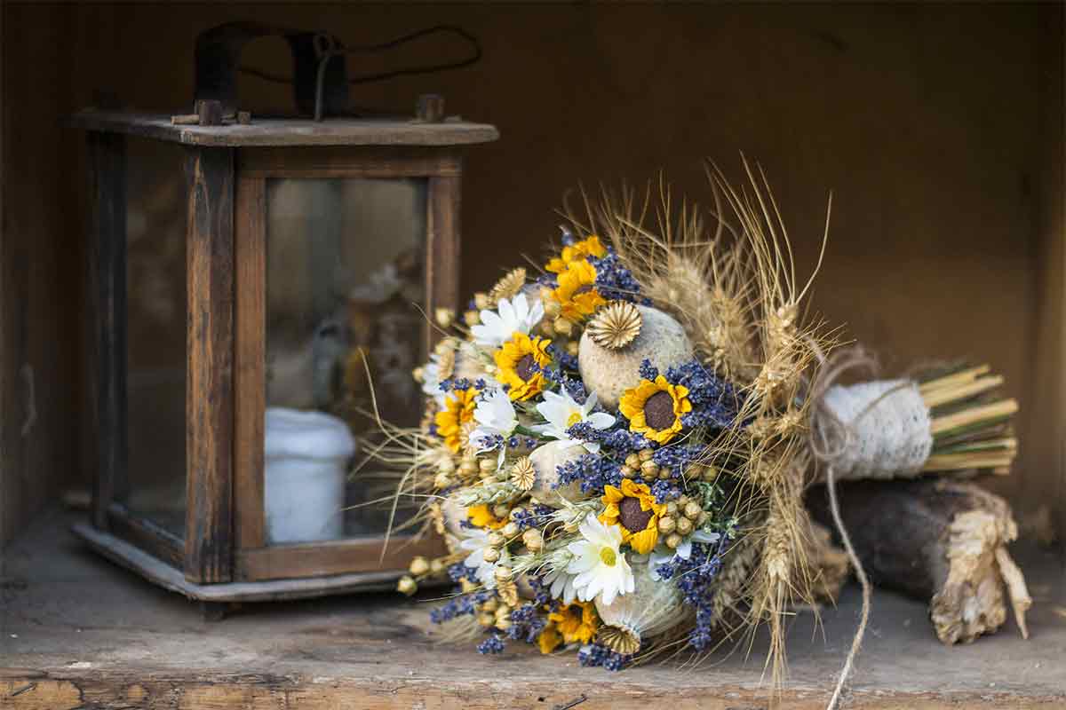 Strauß mit getrockneten Blumen