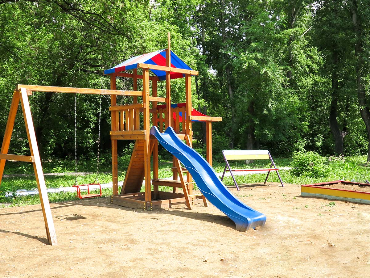 Kinder-Spielplatz mit Sand