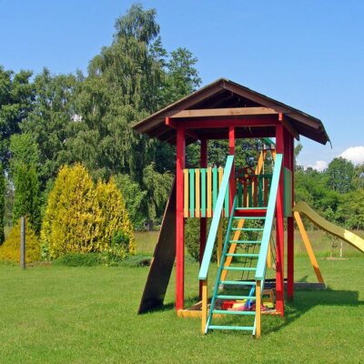 Kunterbunter Spielplatz in Garten