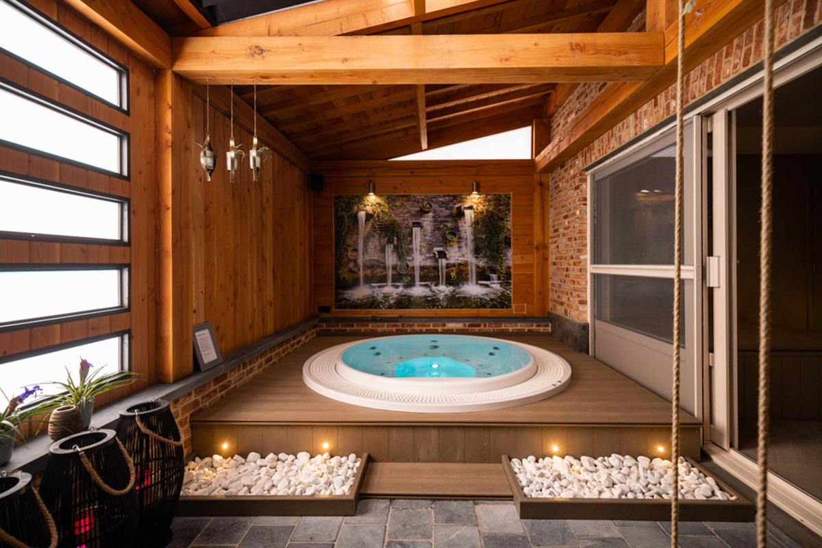 Indoor Whirlpool im asiatischen Stil