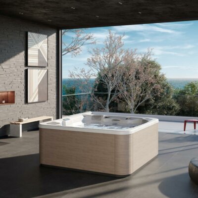 Luxuriöser Whirlpool mit tollem Ausblick