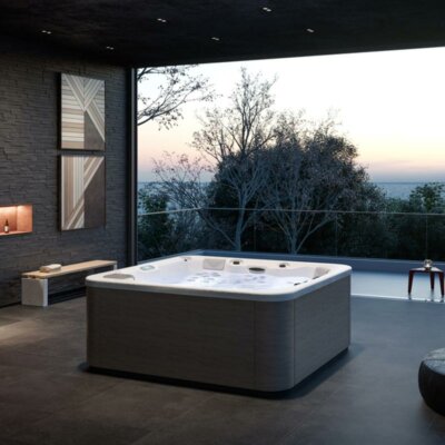 Luxuriöser Whirlpool am Abend mit tollem Ausblick