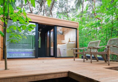sauna-fass-outdoor-liegen