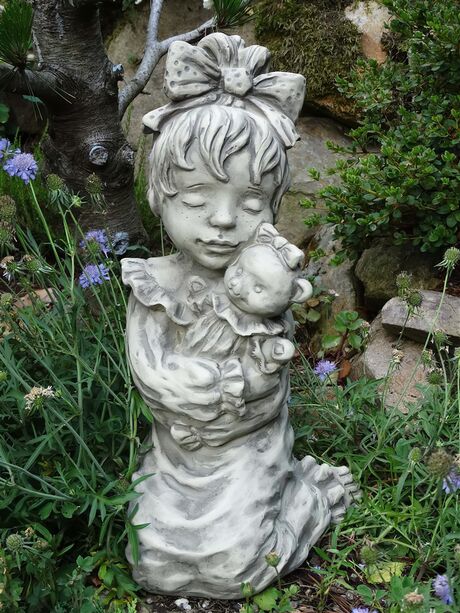 Garten Kinderskulptur mit Teddy aus Stein - Mary