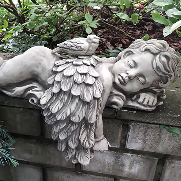 Schlafender Engel aus Stein als Gartendekoration - Angelus Columba