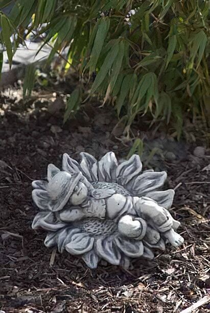 Sonnenblumen Steinskulptur mit Junge - Flippo