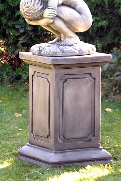 Stilvolles Steinguss Podest fr Skulpturen - Podium Mercuria