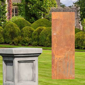 Stilvolles Podest f�r Skulpturen aus Steinguss - Podium Mercuria / Eisenoxid