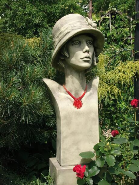 Romantische Garten Steinbste - Frau mit Hut - Grete / Antikgrau