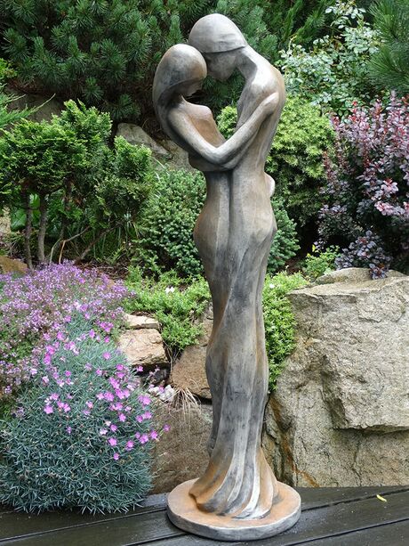 Edle Garten Skulptur aus Stein - Mann und Frau - Carissimi / Rost