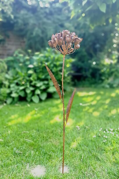 Schne Gartenblume aus Eisen als Deko - Flos Ferrum