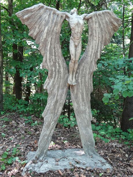 Außergewöhnlicher Engel aus Stein für den Garten - Ahassior