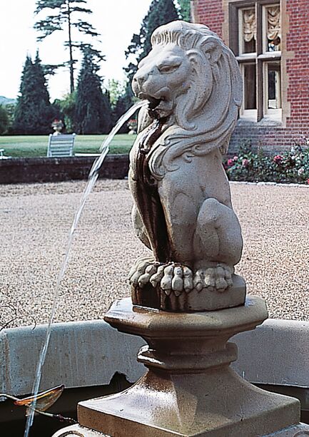 Brunnen Wasserspeier mit Löwe - Panthera Leu