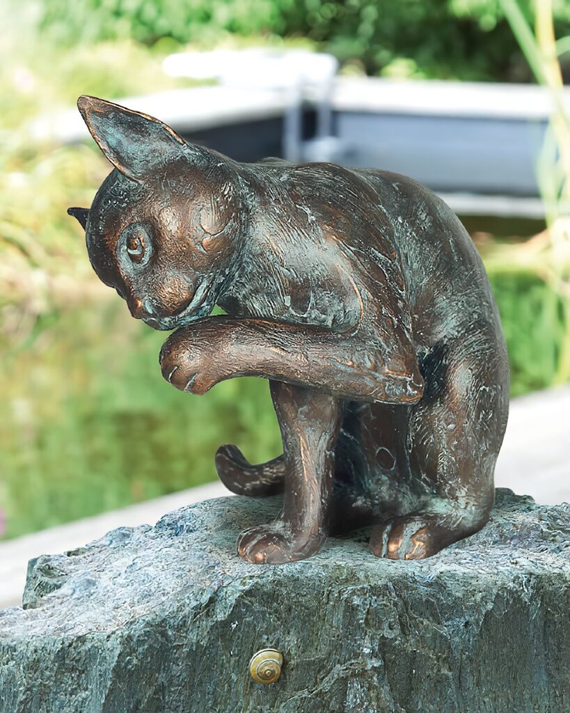 Moderne Skulptur Figur Bronze teilpoliert sitzende Katze 
