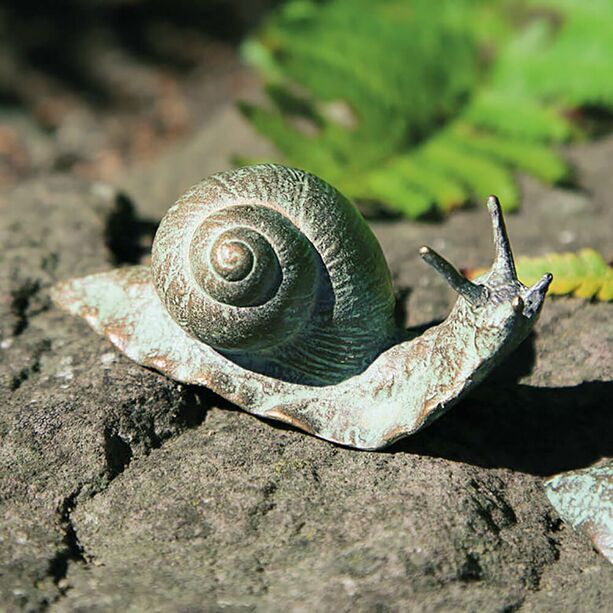 Wetterfeste Bronze Gartenschnecke mit Patina - Schnecke