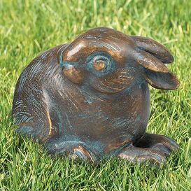 Robuste Kaninchenskulptur aus Bronze - patiniert - Kaninchen