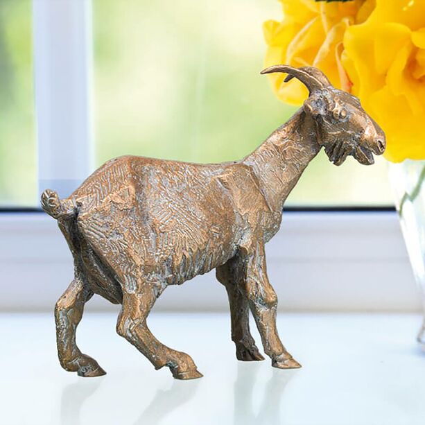 Outdoor Bronzefigur - kleine Ziegenskulptur - Ziege stehend