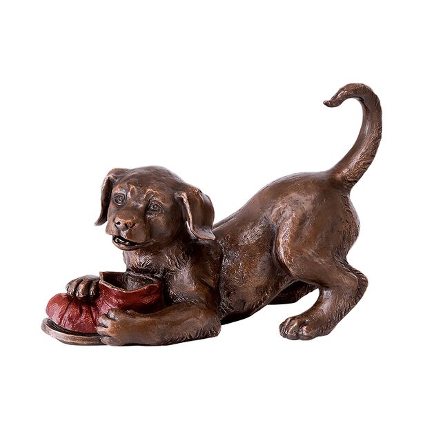 Hundewelpe als Bronzefigur für den Garten - Welpe mit Schuh