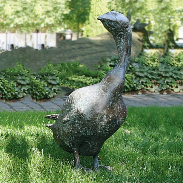 Limitierte Ganskulptur fr den Garten aus Bronze - Gans nach rechts blickend