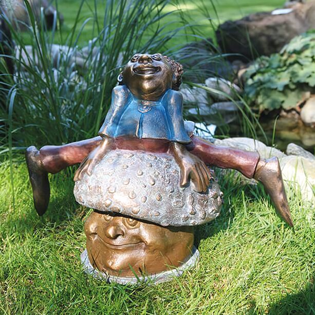 Bunte Gartenfigur mit Pilz - limitierte Knstlerfigur - Archibald, der Sportliche